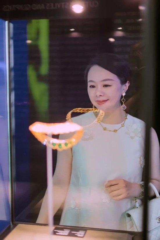 梵克雅宝全球涨价，为什么大家通宵排队买？  第48张
